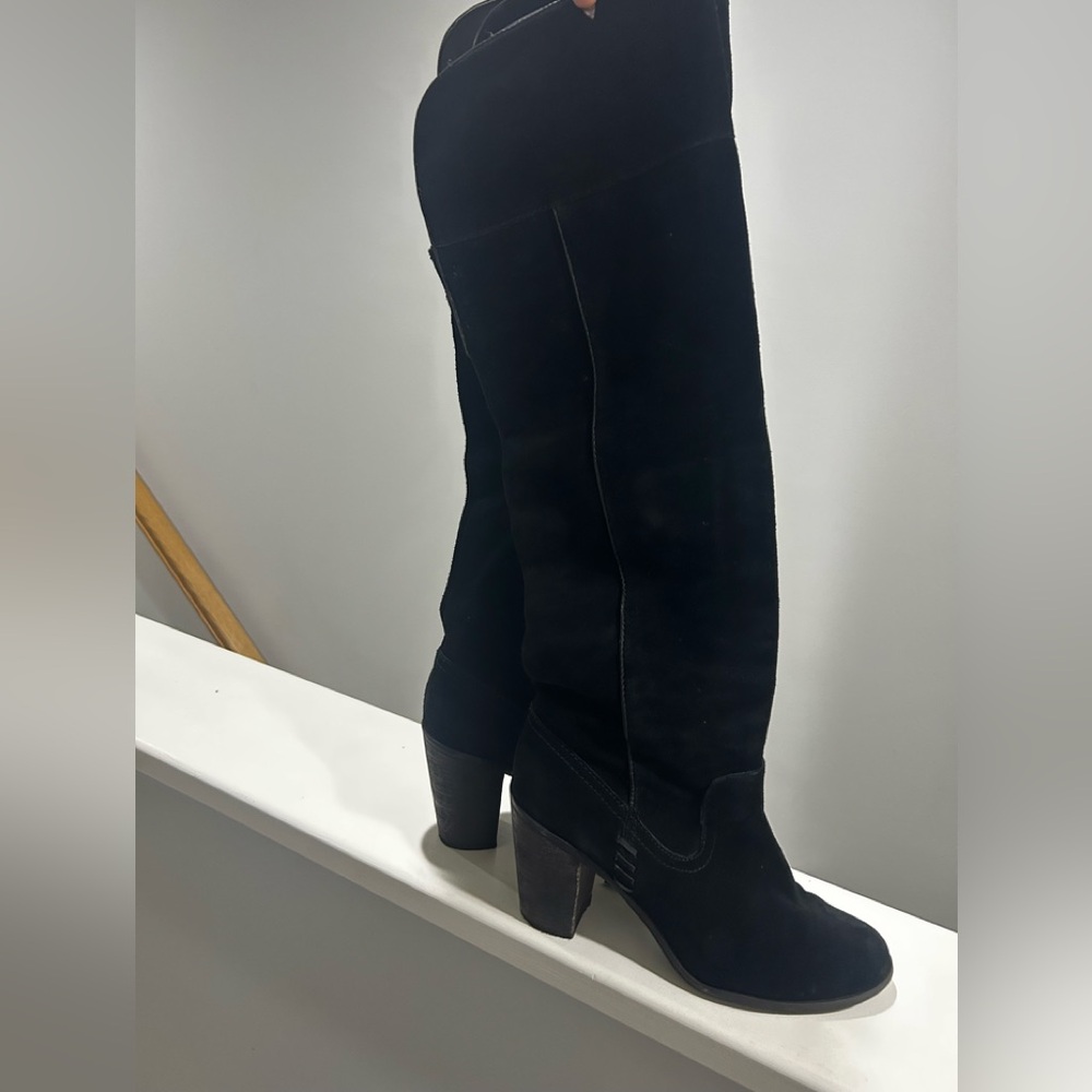 ❤️Knee high suede Dolce Vita boots